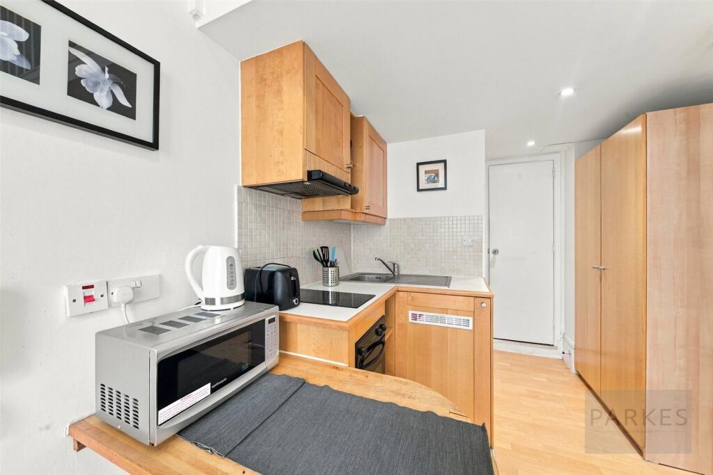 Apartment in London - View 5