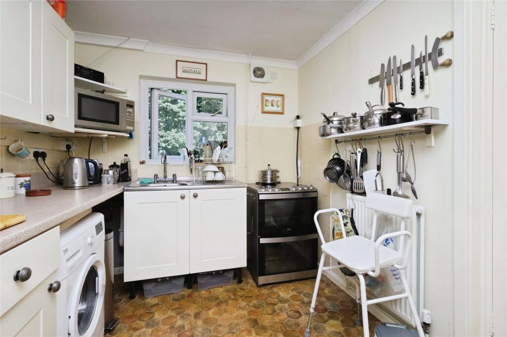 The Meadows, Lewes, East Sussex, BN7 - View 3