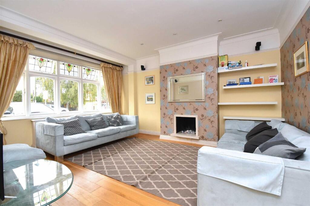 Bishops Avenue, Bromley photo 2