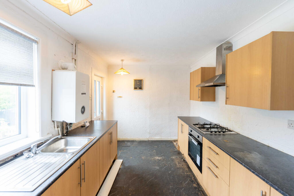House in Glasgow, North Lanarkshire - More