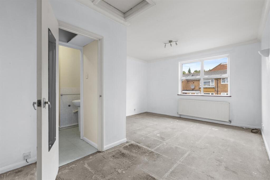 Apartment in Hemel Hempstead, High Wycombe Community Board - More