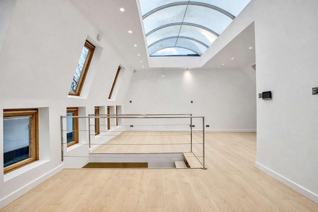 Main image of property: England W8 7SX London, GBR