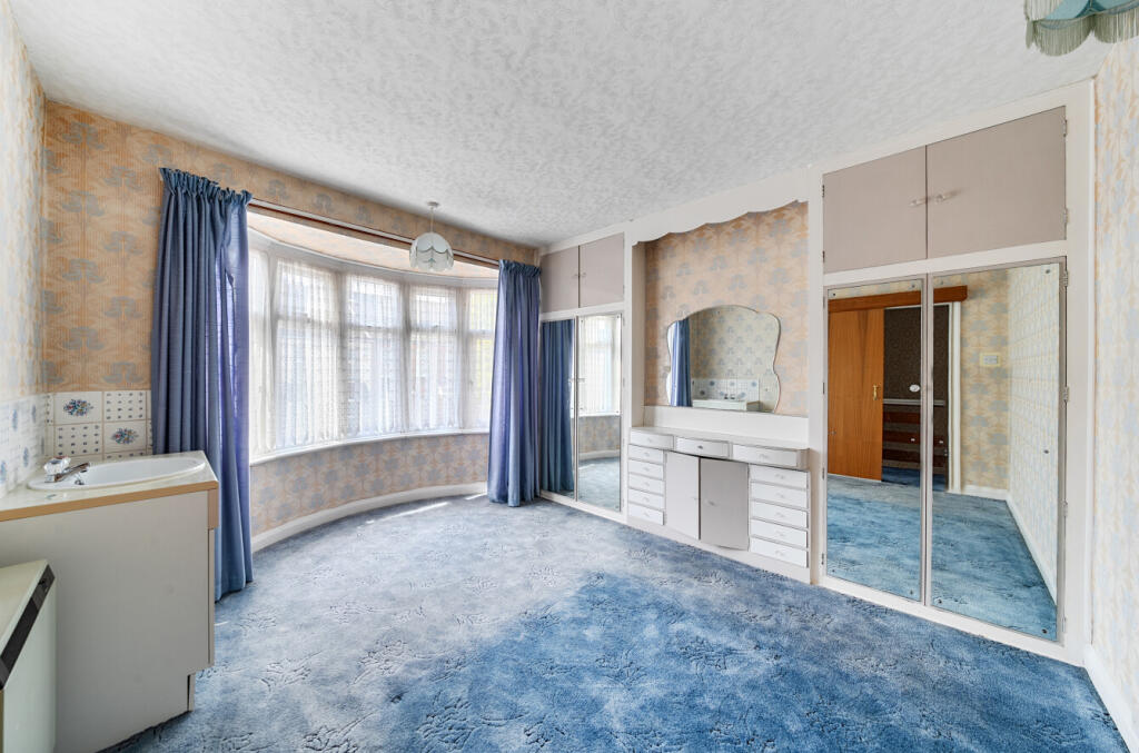 House in Dunstable, Central Bedfordshire - View 5