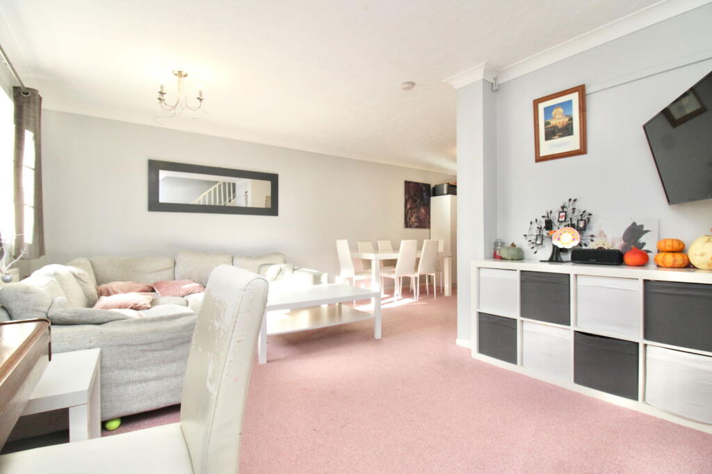 Ivychurch Gardens, Cliftonville, Margate, CT9 3YG photo 2