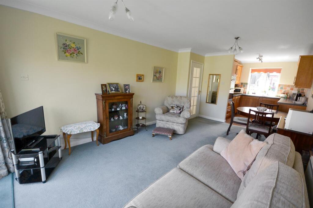 House in Rushcliffe, Radcliffe-on-Trent - View 3