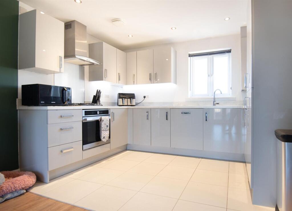 Irthlingborough Road North, Wellingborough, NN8 - View 3