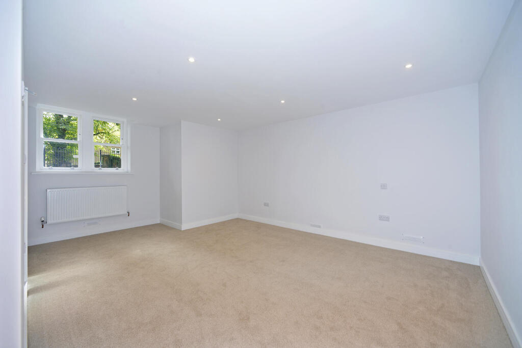 Apartment in Waverley, Farncombe, Godalming - View 5