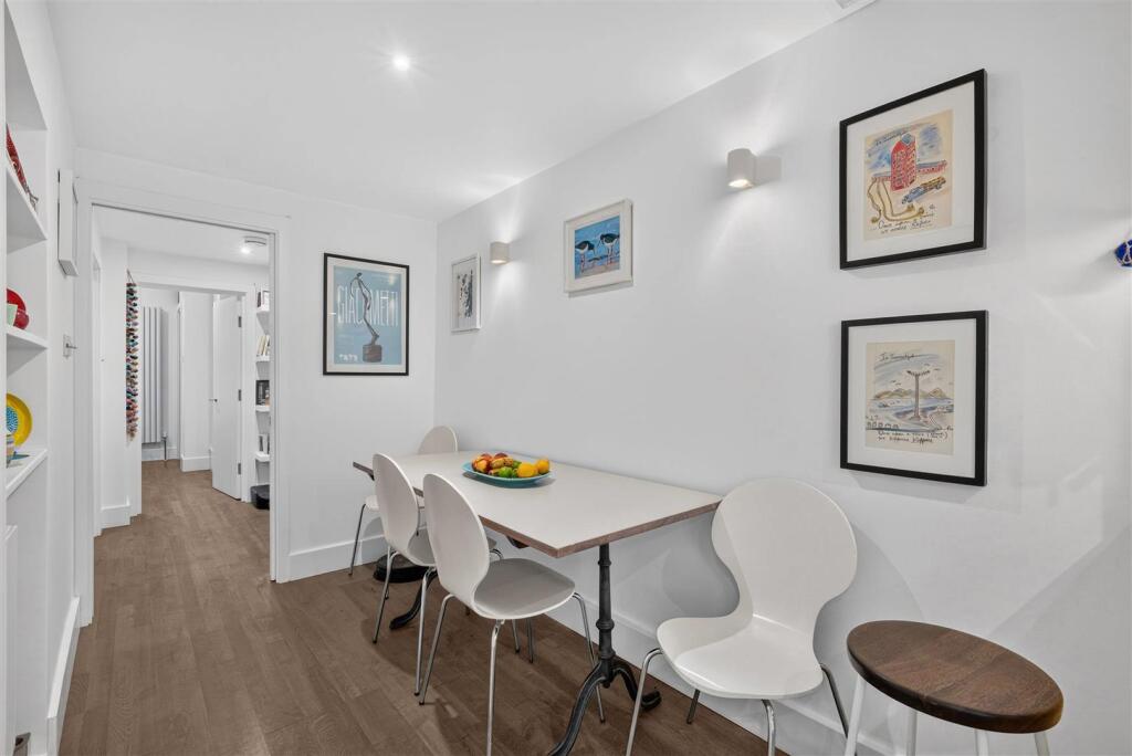 Apartment in London, West Kensington - More