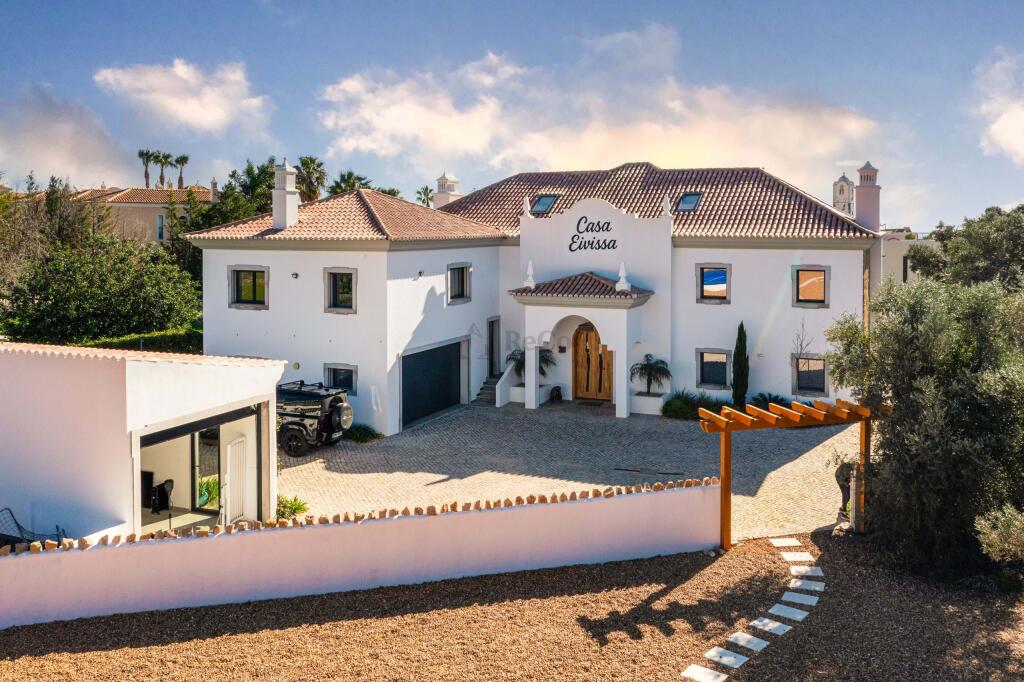 Main image of property: Algarve, Santa Bárbara de Nexe
