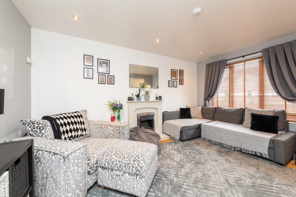 Niddrie Marischal Place, Edinburgh, EH16 photo 3
