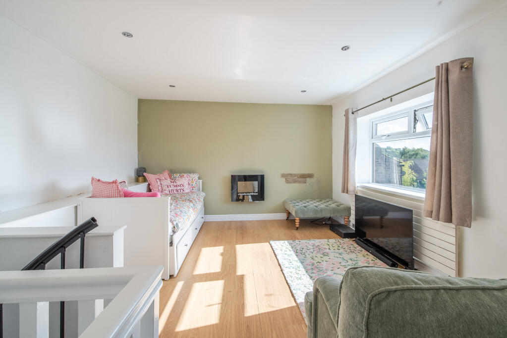 House in Bradford, Keighley - View 3
