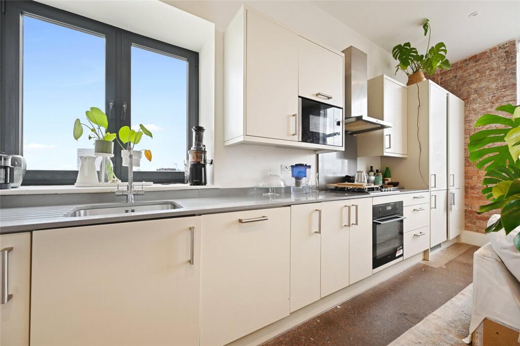 Apartment in London - View 5