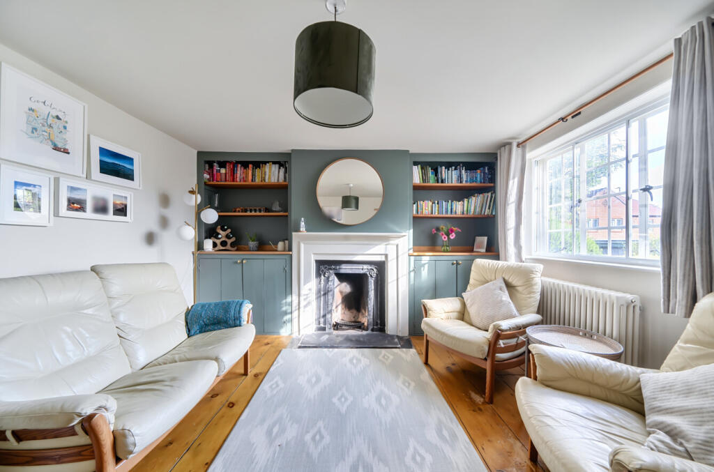 House in Waverley, Bargate Wood, Godalming - View 3