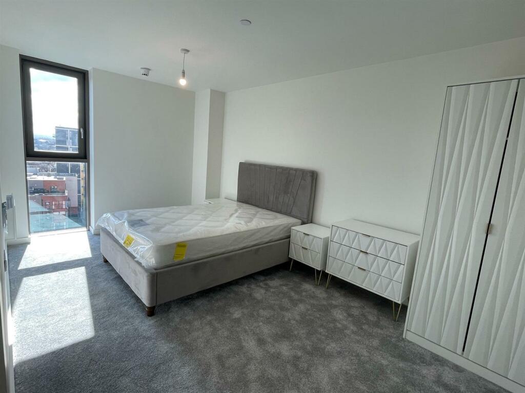 Apartment in Manchester - More