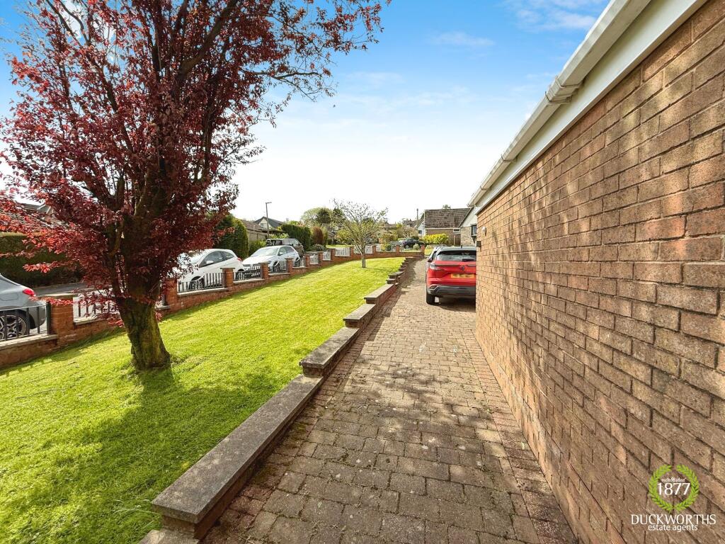 Earls Drive, Hoddlesden, BB3 photo 5