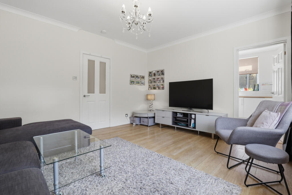 Apartment in Glasgow, East Dunbartonshire - View 3