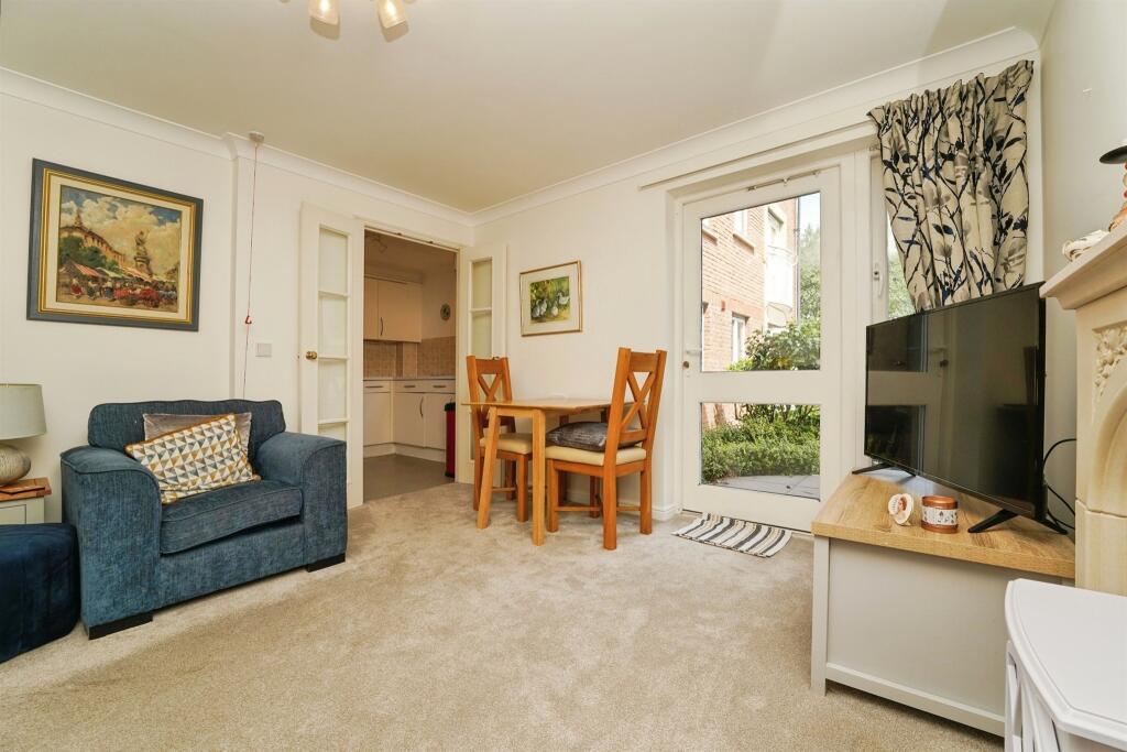 Apartment in Worcester - View 5