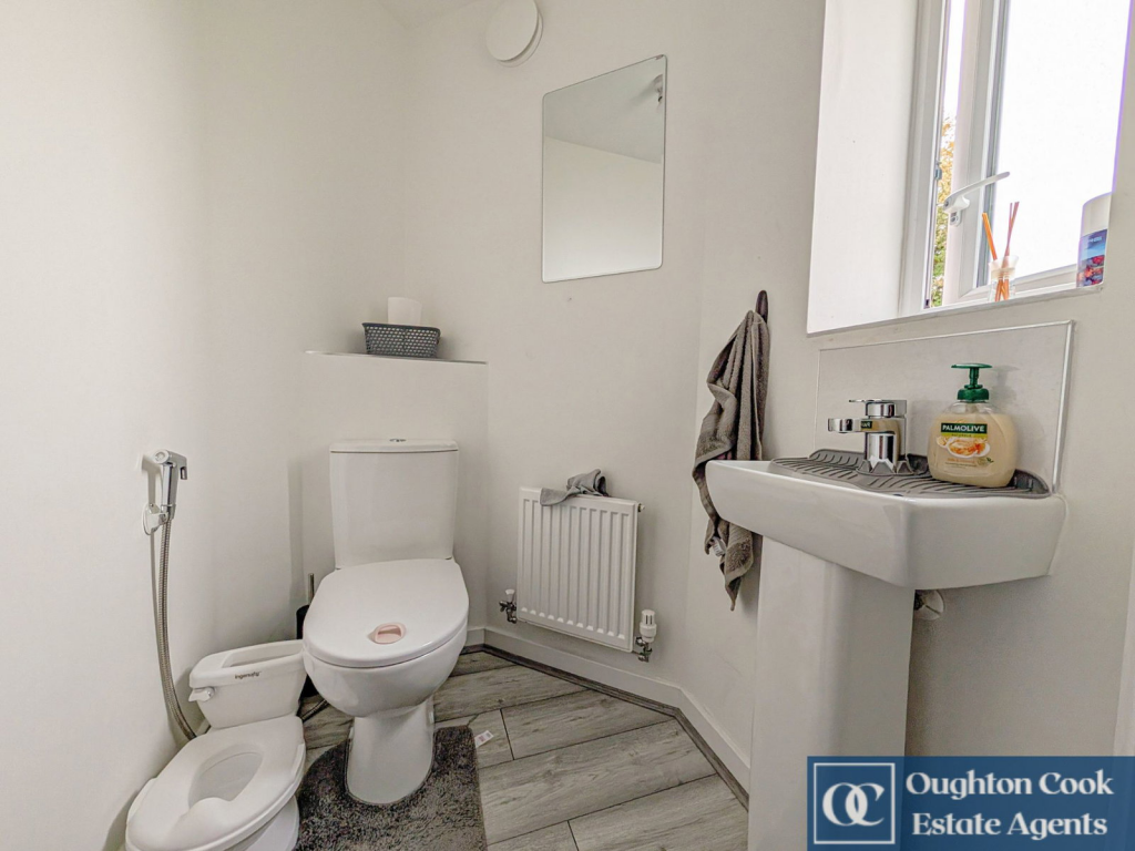 House in Nuneaton and Bedworth, Warwickshire - More