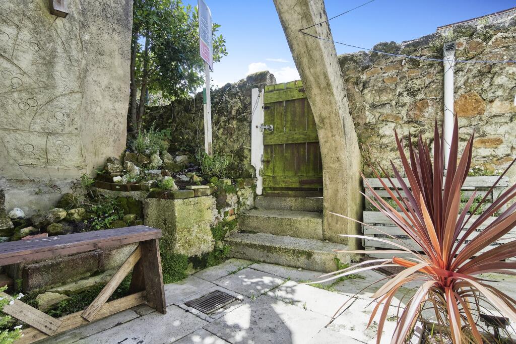 Main image of property: Basement flat, 7 Eastcliff Road, Shanklin, PO37