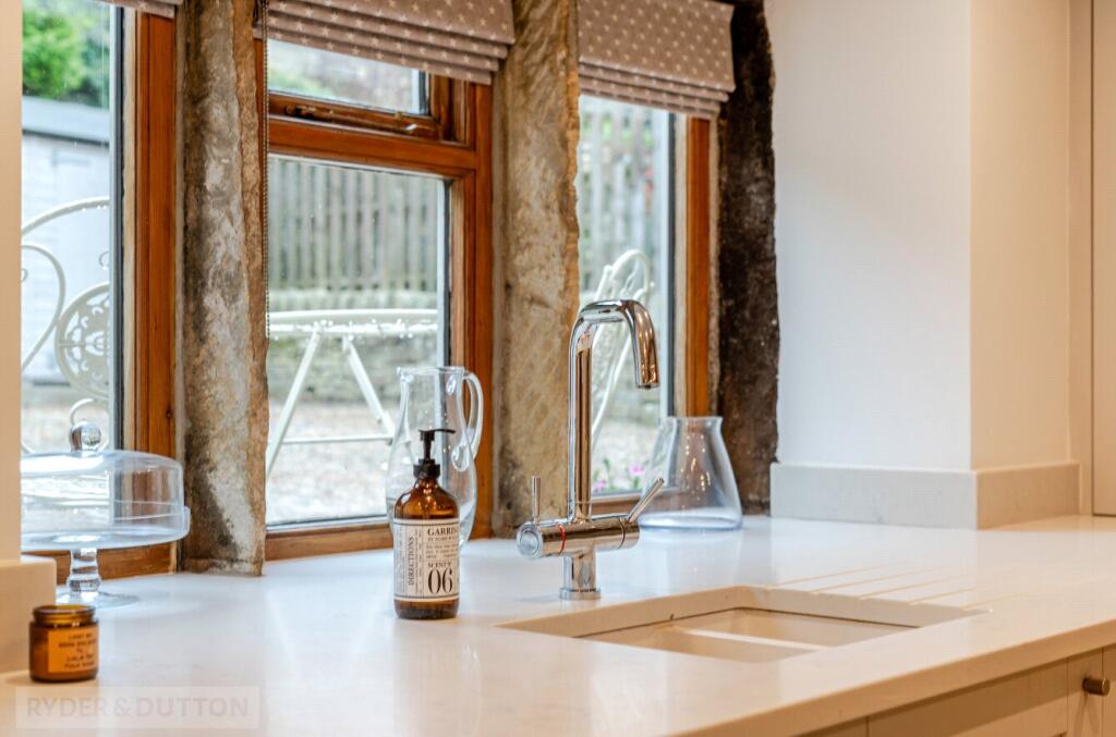 House in Calderdale, Stainland Dean, Stainland & District - View 5