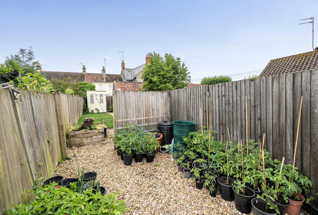 House in Midsomer Norton, Bath and North East Somerset - More