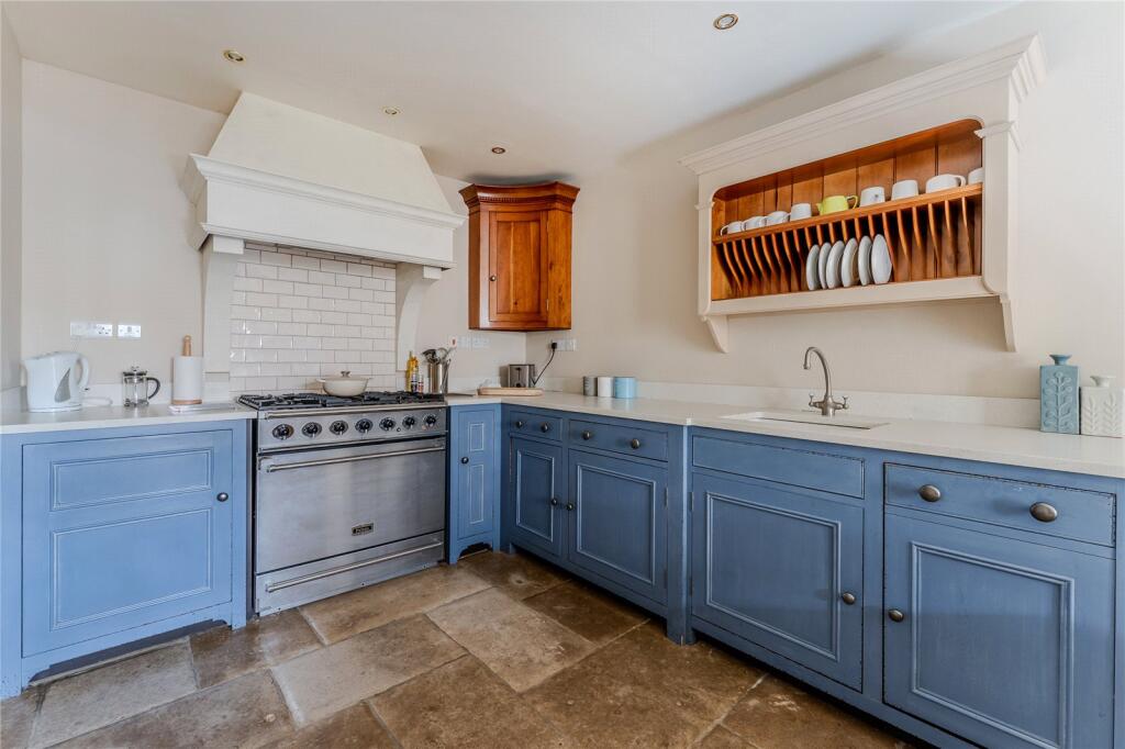 Whitwells Yard, Sycamore Grove Estate (Private), off Drumming Well Lane, Oundle, PE8 photo 3
