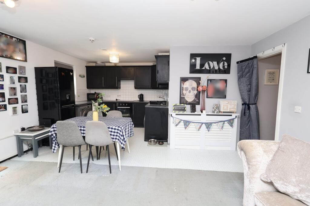 Apartment in Trafford, Greater Manchester - View 4