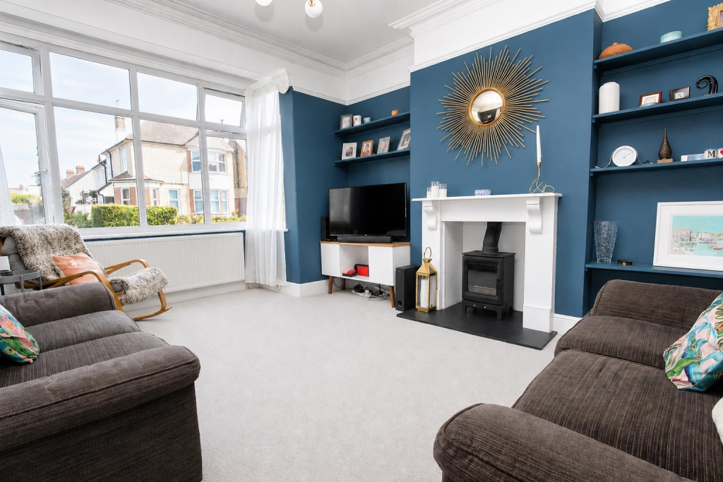 House in Sutton - View 5