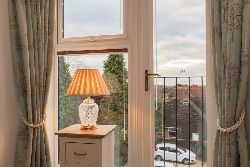Tulip Court, Horsham, RH12 photo 5