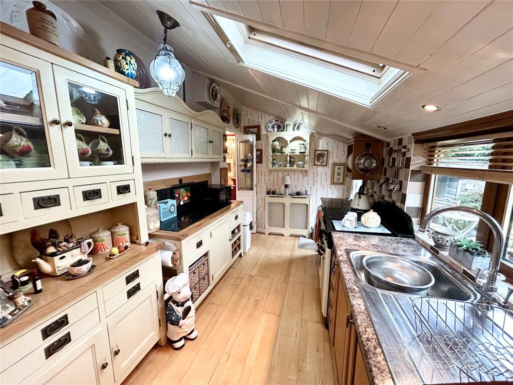 Maple Leaf Drive, Wood End, Atherstone, Warwickshire, CV9 photo 2