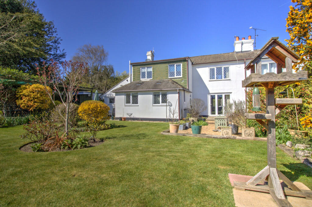Tinsley Green, Crawley, RH10 photo 2