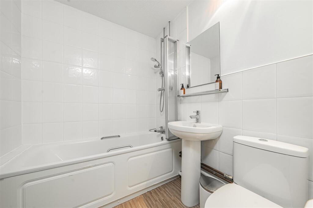 Apartment in Datchet, Southlea - View 4