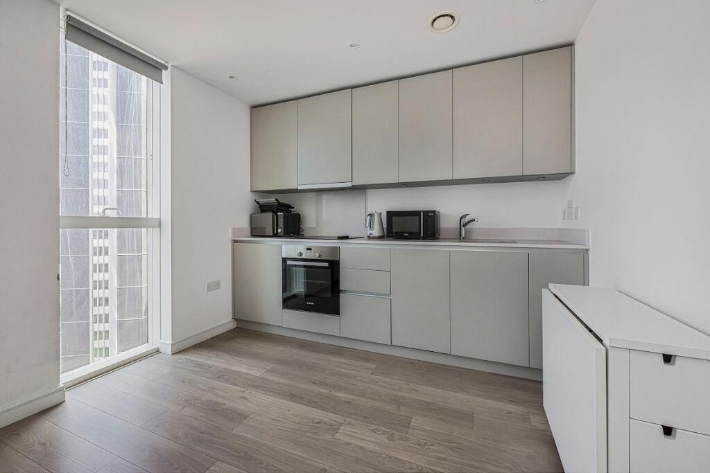 Pinnacle Apartments, Saffron Central Square, Croydon photo 3
