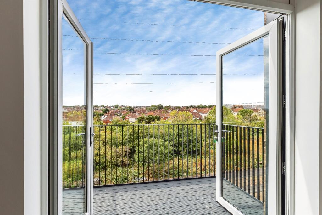 Apartment in Bristol, Lockleaze - View 5