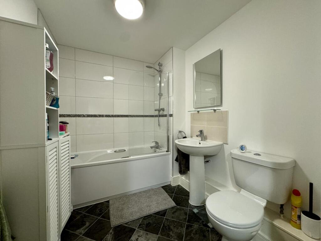 House in Maidenhead, Fishery - View 3