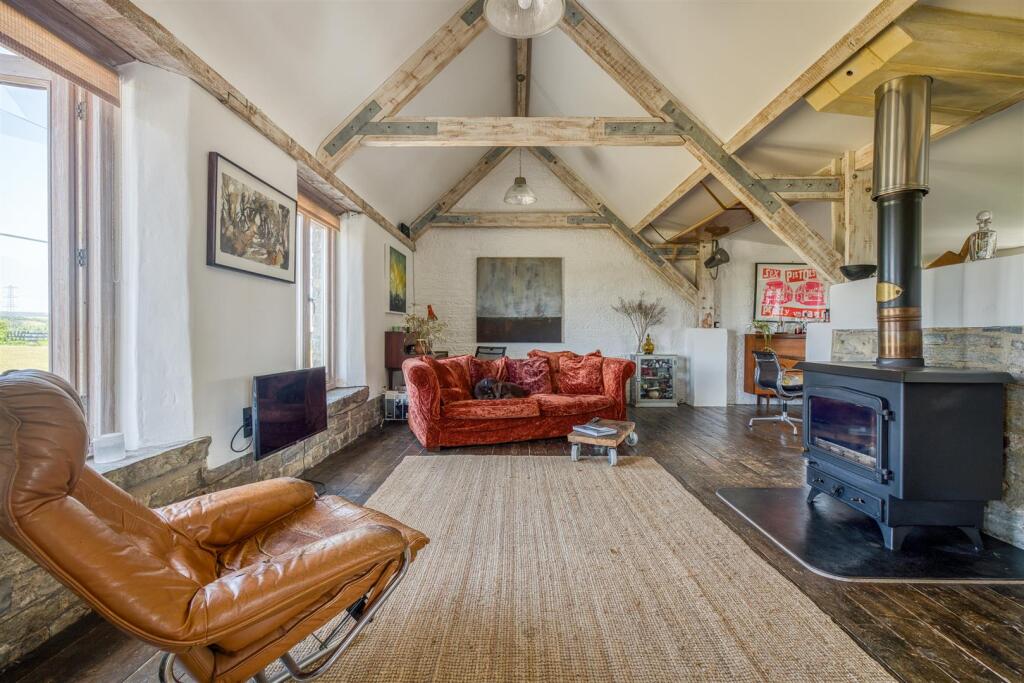 A Beautifully Reimagined Somerset Barn with Studio Buildings Near Wells photo 4