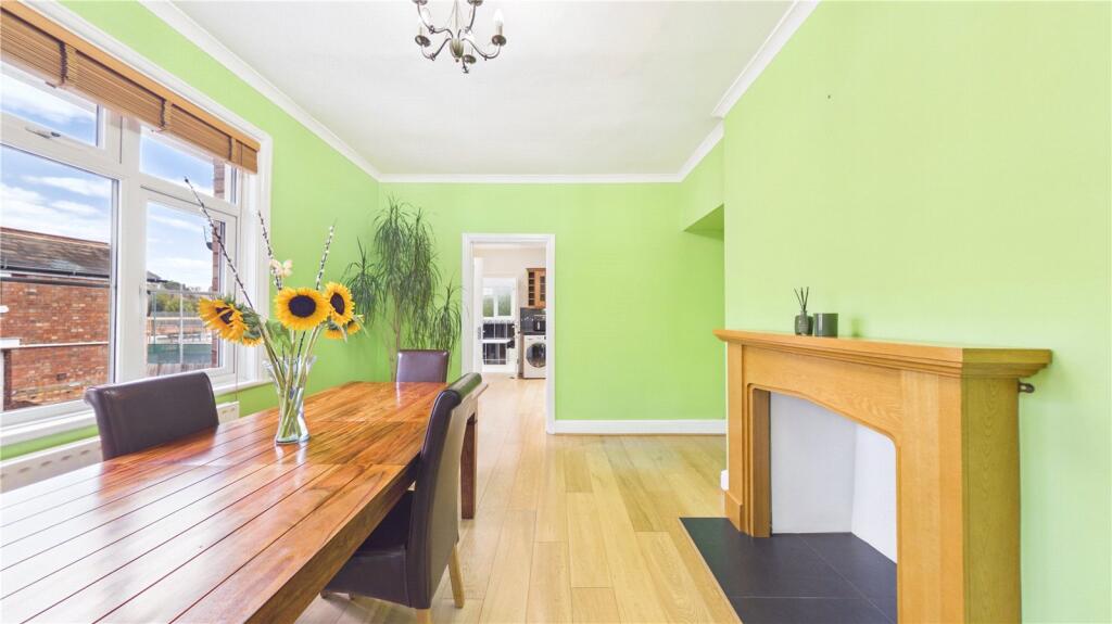 Apartment in London - More