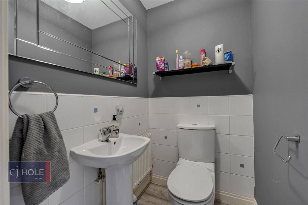 5 bedroom terraced house for rent