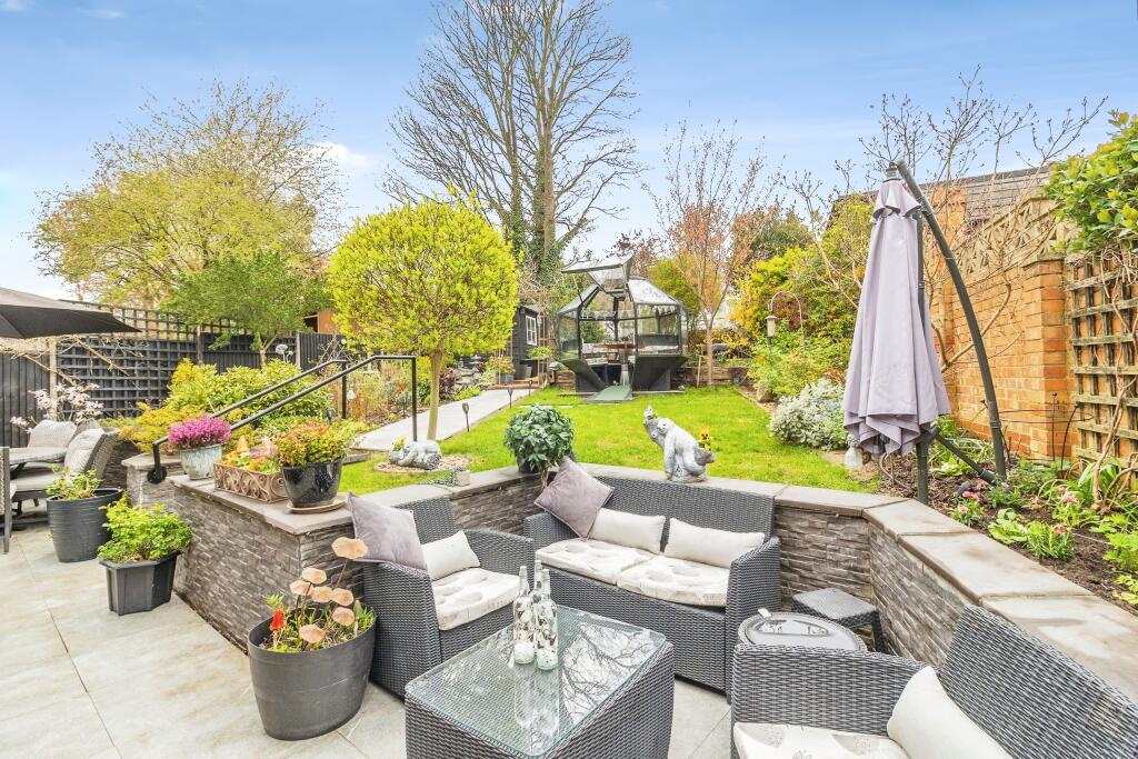 Main image of property: Hart Lane, Round Green, Luton, LU2