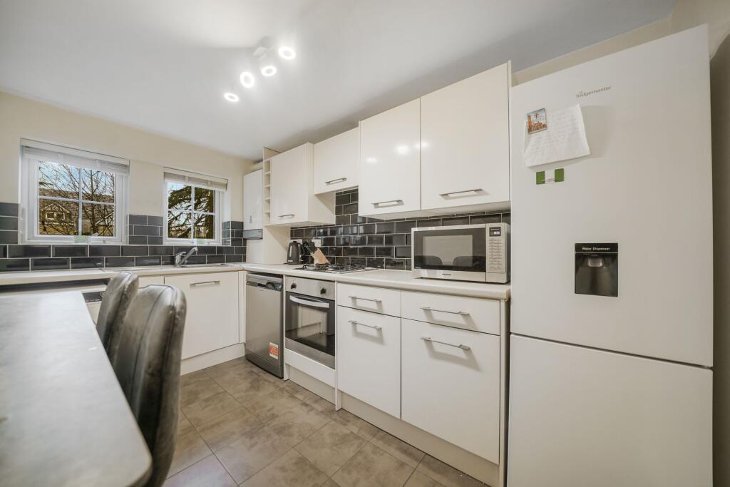 Apartment in London - More