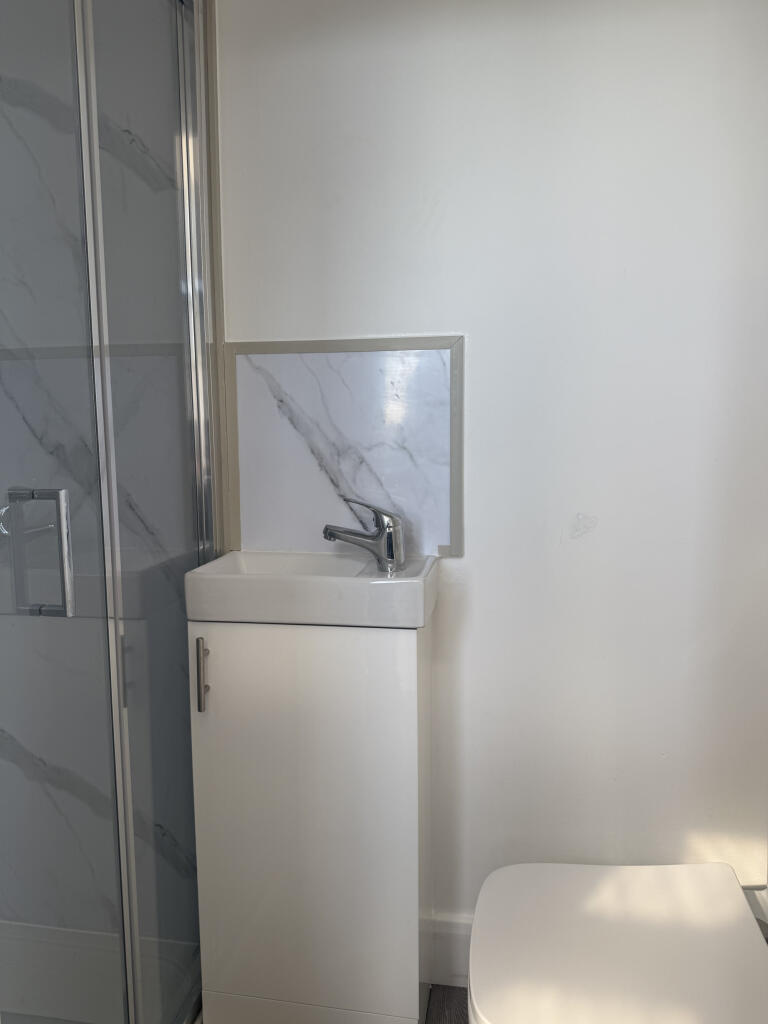 Apartment in London, Scotch Estate, West Green - View 2