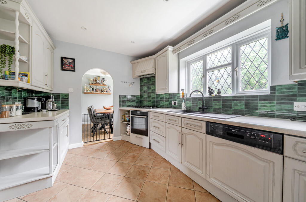 House in Guildford, Surrey - View 3