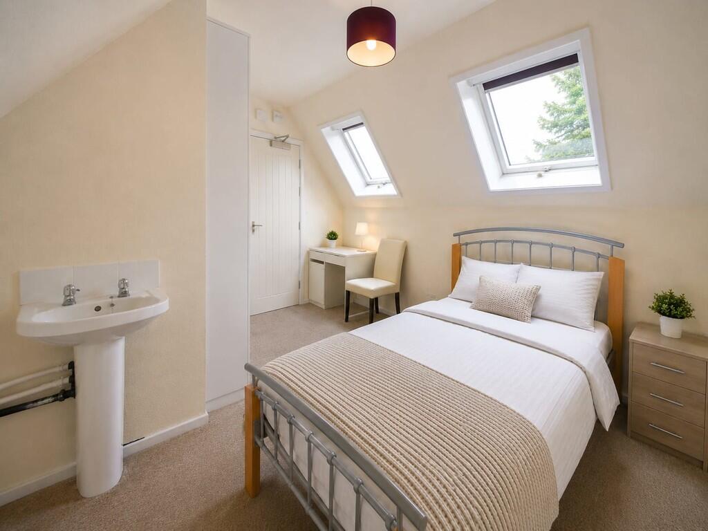 House in Southampton - View 2