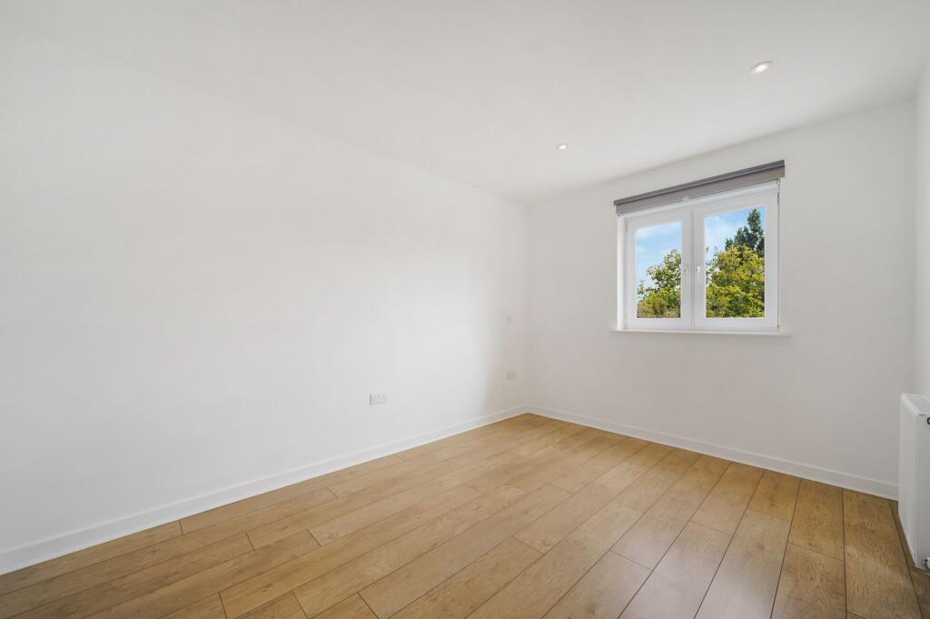 Apartment in Croydon - View 5