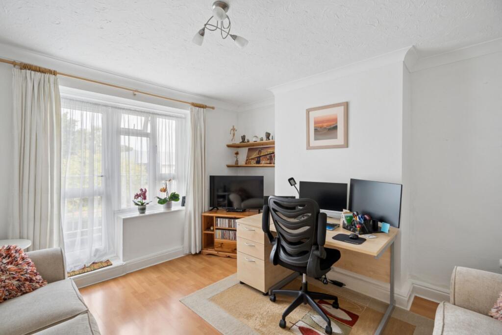 Apartment in Watford - View 2
