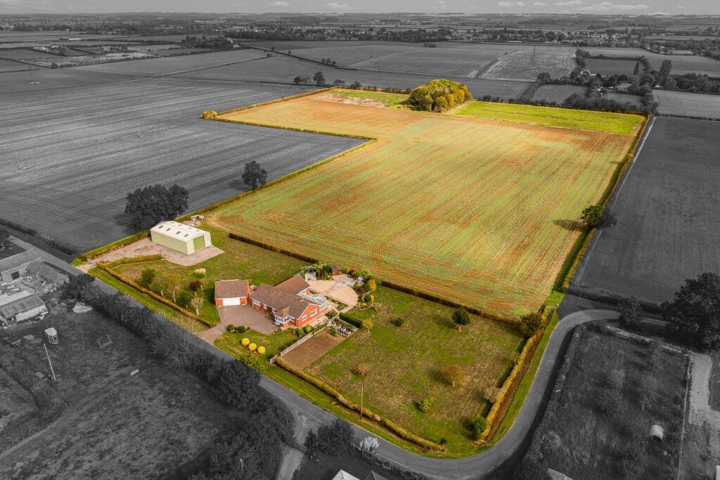 House in West Lindsey, Westwoods, Sturton by Stow - View 4