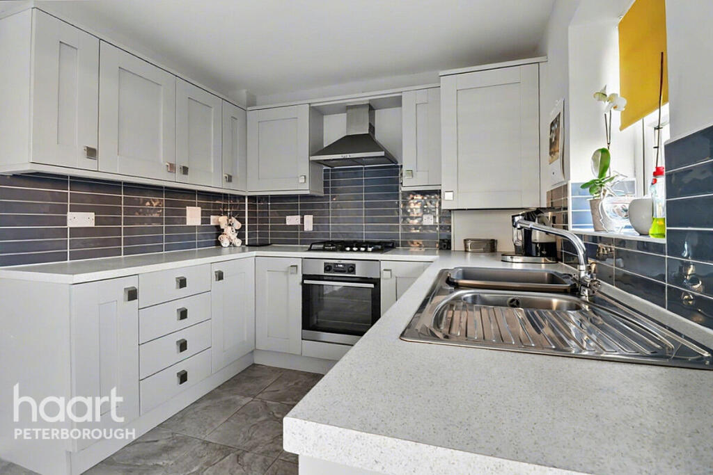 Bramble Close, Newborough photo 4