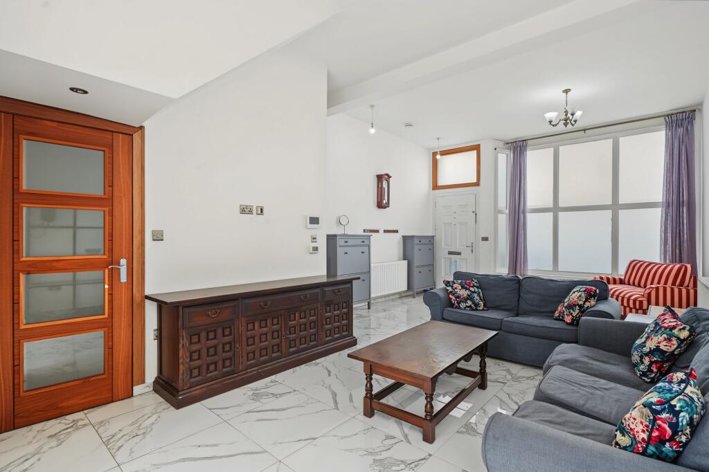 House in London, Tufnell Park - View 4