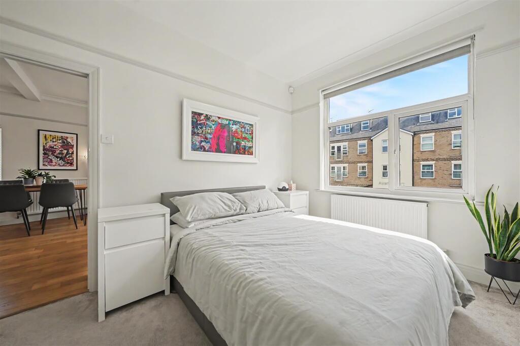 Apartment in London, Church End - More