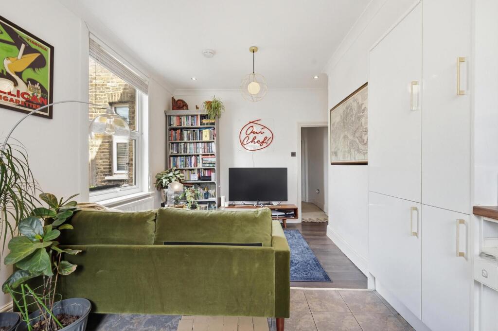 Apartment in London, Leytonstone - View 2